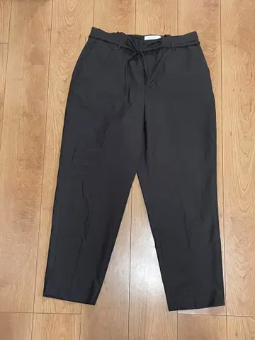 iki 서스펜더 블랙 테이퍼드 팬츠