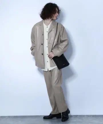 베이지 합성 피혁 셋업 캐주얼 자켓