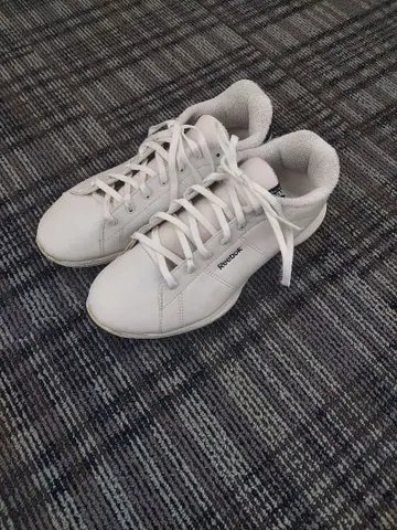 리복 화이트 스니커즈