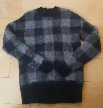 SOPH 체크 무늬 모헤어 스웨터 블랙