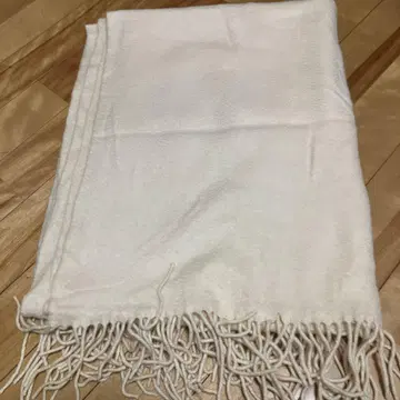 화이트 프린지 스톨