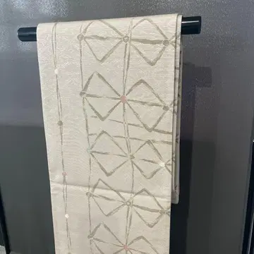 연한 핑크와 크림색 후쿠로 오비