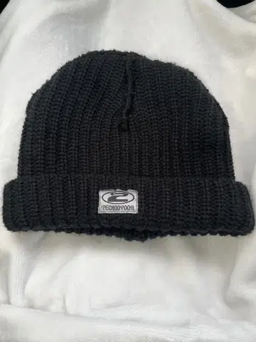 계속 한밤중이면 좋을 텐데 테크노푸아 니트 캡