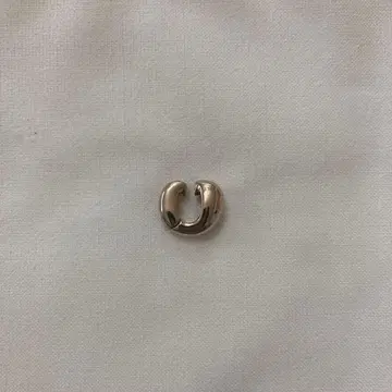 ete 로우 허그 귀찌 [ 한쪽 귀 ]