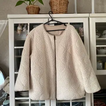 크림색 보아 자켓 오버 사이즈