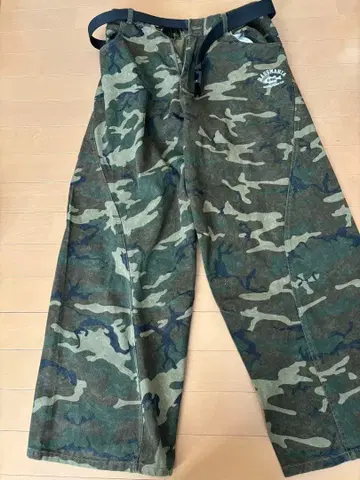 바스매니아, 팬츠