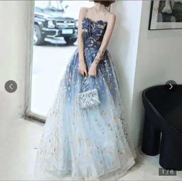 스트랩리스 컬러 드레스 파랑과 화이트 그라데이션