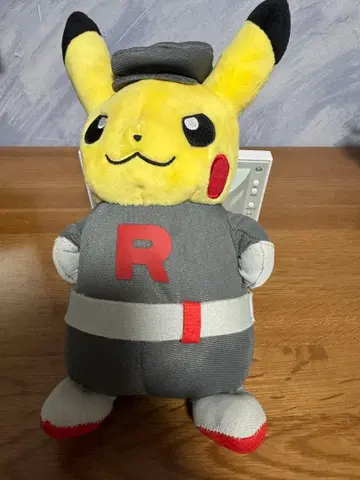 로켓단 피카츄 봉제 인형