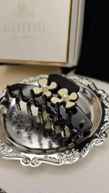 ALEXANDRE 플라워 장식 헤어 클립