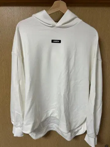 ANIECA 분또 후드티 화이트