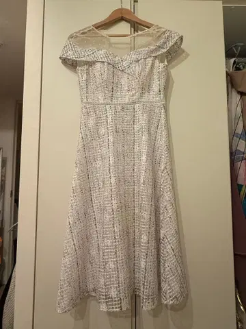 Settler 슬리브리스 무릎 기장 원피스