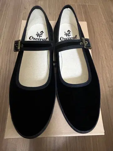 오르치발 벨벳 스트랩 신발