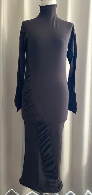 TW 원피스 긴팔 터틀넥 디자인 개더 슬릿 백 디자인