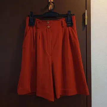 월드 지오 스포츠 오렌지 컬러 버튼 큐롯