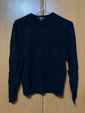 유니클로 여성용 캐시미어 100% 스웨터 블랙 크루넥 긴팔