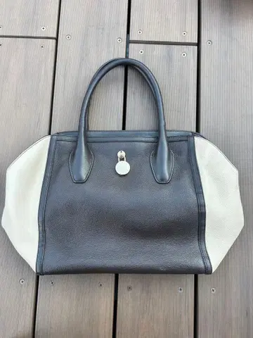 FURLA 가죽 핸드백 블랙과 화이트
