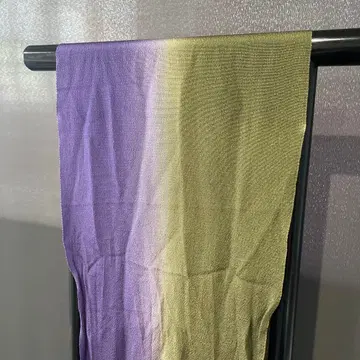 보라색에서 옐로우 그린 그라데이션 오비 장식 천 작가 작품