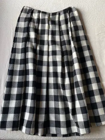 RISM 블랙 화이트 체크 플레어 스커트