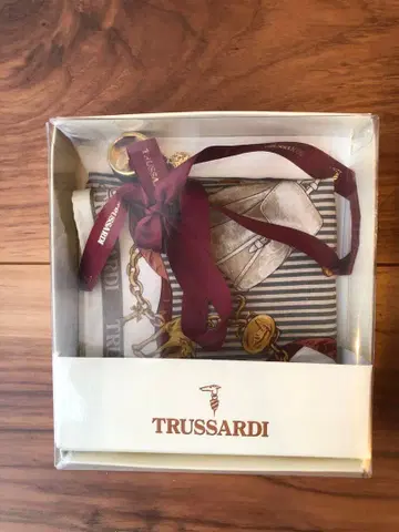 트루사르디 스카프 스카프 클립 포함