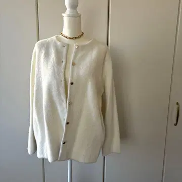 새상품 Vicky 비키 화이트 긴팔 가디건 자켓풍 자라