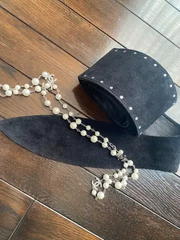 엘레강트 스웨이드 블랙 벨트 큐빅 리본