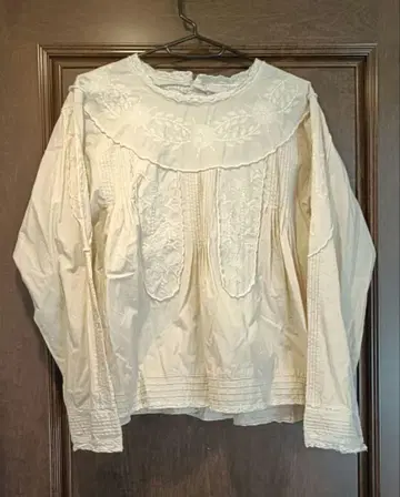 TSUHARU 자수 핀턱 블라우스 긴팔 사만사 모스모스 SM2