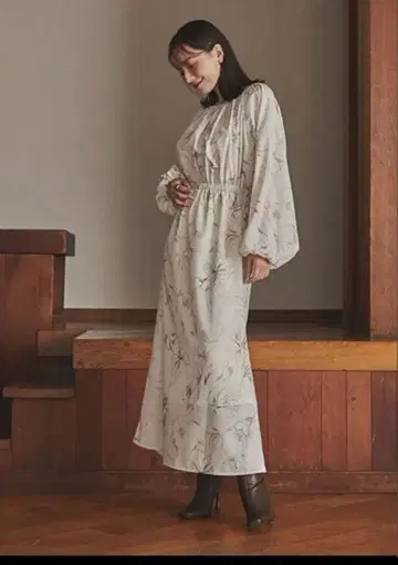 anuans 라인 플라워 세미 플레어 원피스