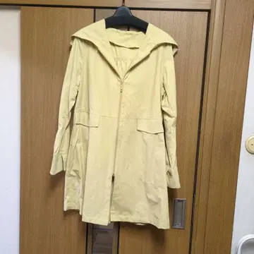 후드 부착 연한 옐로우 컬러 코트