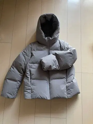 새상품급 유니클로 UNIQLO 심리스 다운 파카 M 그레이지