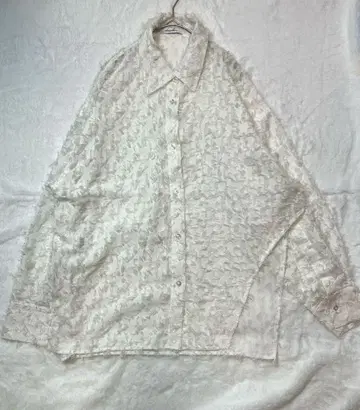 아이보리 꽃무늬 긴팔 셔츠