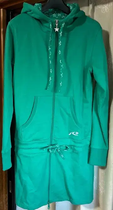 RUSTY 그린 후드 부착 후드티