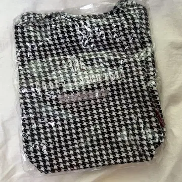 her lip to 숄더백