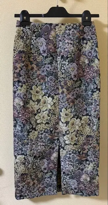 Vin  고블랑 직조 꽃무늬 타이트 스커트 무릎 기장