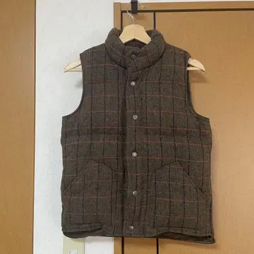 새상품급 레리움 저널 스탠다드 체크 스탠드 카라 다운 베스트