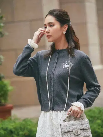 [택 포함 새상품] 세븐텐 원포인트 자수 가디건 그레이 S