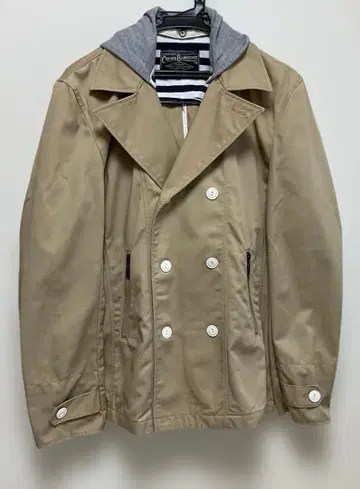 베이지 더블 브레스트 트렌치코트 어깨와 소매에 스트라이프 안감 부착