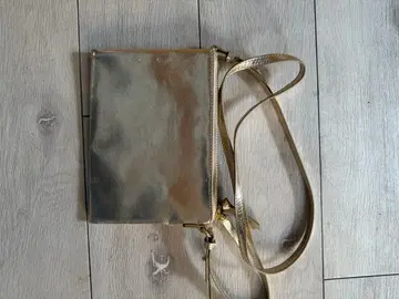 골드 숄더백 합성 피혁