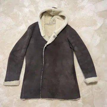 투모로우랜드 블루 워크 무스탕 하프 코트