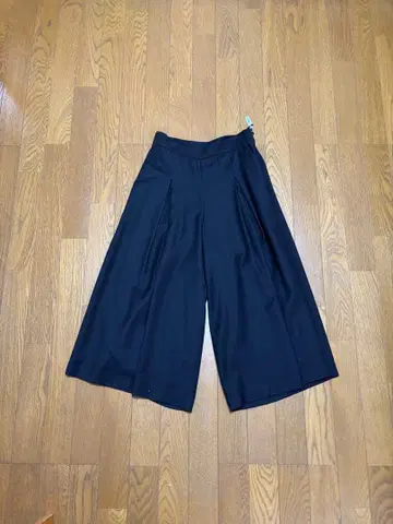 새상품급 23구 와이드 팬츠 가우초 S 사이즈 블랙 클리닝 완료