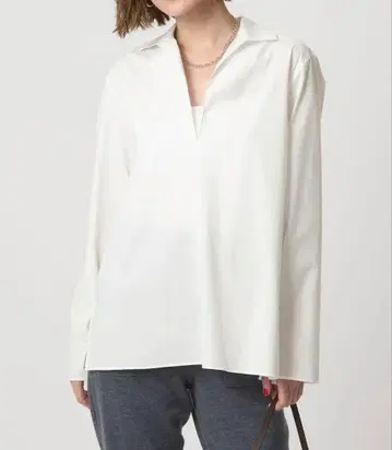 conte 화이트 V넥 스키퍼 셔츠 긴팔 셔츠