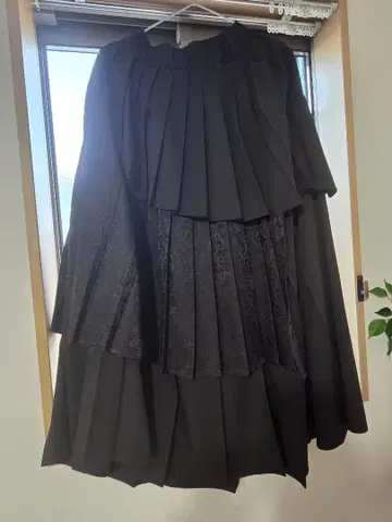 블랙 플리츠 롱 스커트