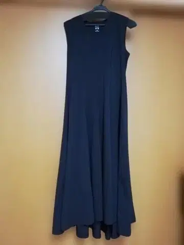 M 사이즈 1회 착용 컨디션 최상 유니클로 띠어리 콜라보 원피스 블랙