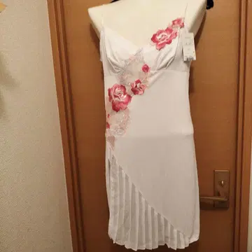 살루트 꽃무늬 자수 화이트 슬립 M 즉시 구매