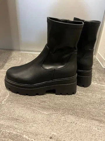 트랙 밑창 스트레치 숏부츠