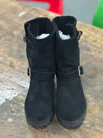 블랙 스웨이드 숏 엔지니어 부츠 버클 포함