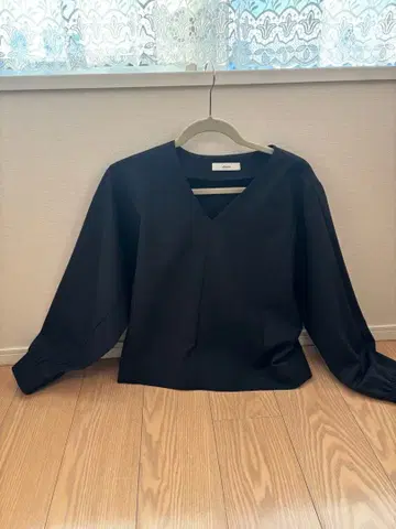 ebure 네이비 V넥 셔츠 블루종풍