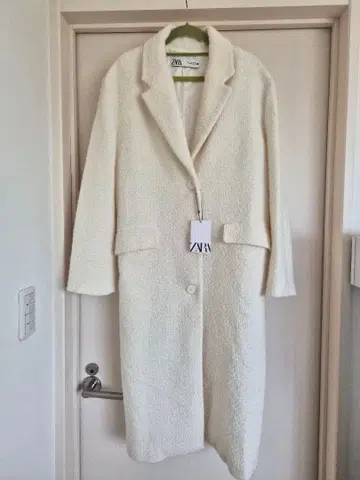 ZARA 화이트 롱 코트