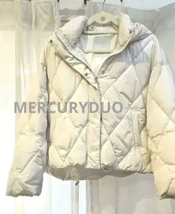 MERCURYDUO 아라이 퀼팅 숏코트 화이트
