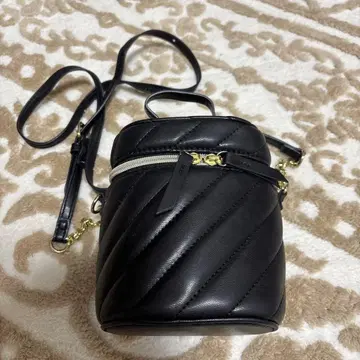 블랙 퀼팅 백팩