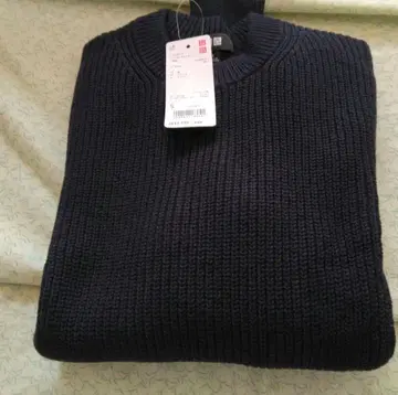 유니클로 미들 게이지 크루넥 스웨터 S 사이즈